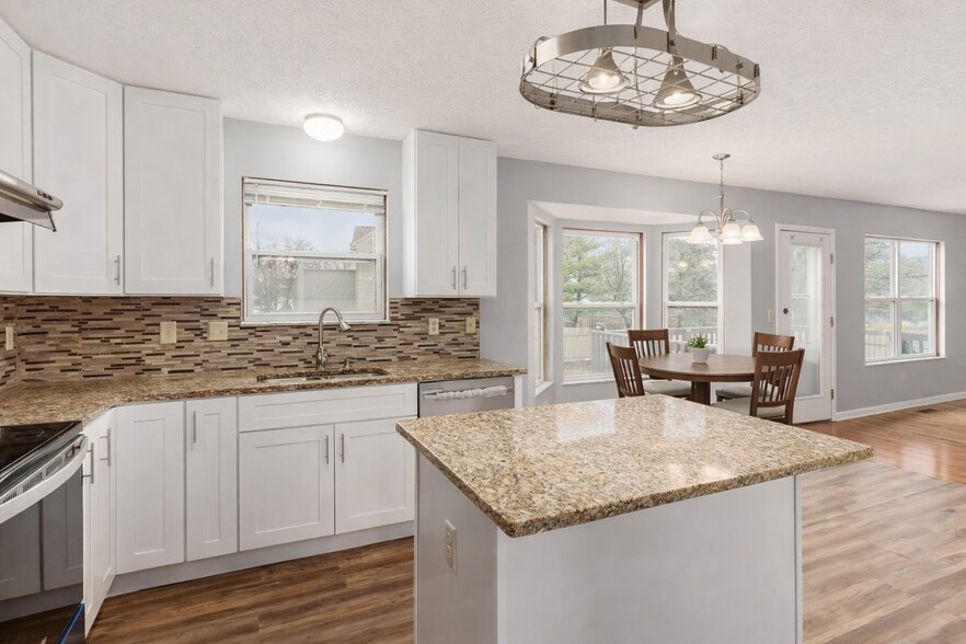 Building Photo - 8635 Oak Creek Dr