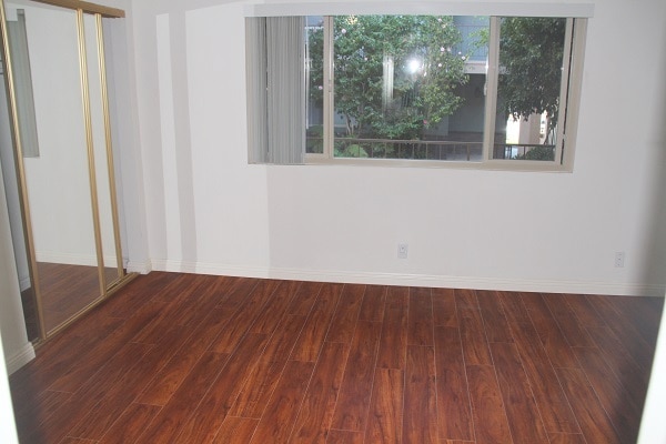 Building Photo - 301 Knob Hill Ave