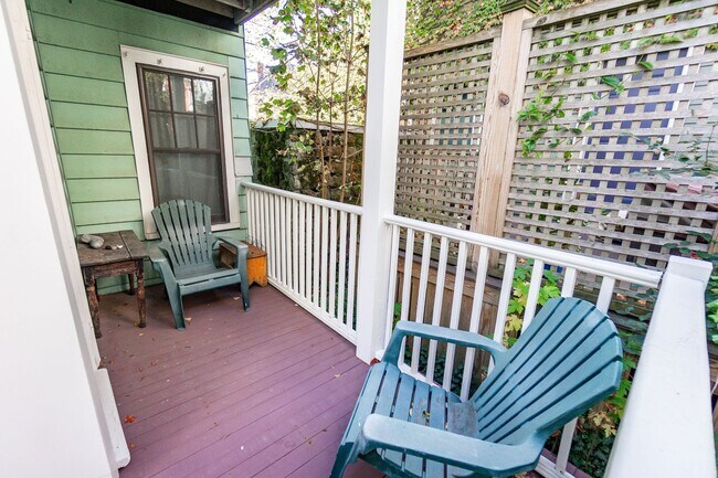 Building Photo - Beautiful Light Filled 2 Bedroom Between Harvard Sq and Porter Sq