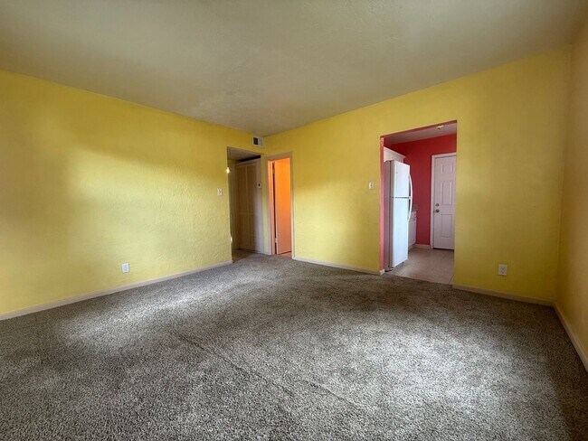 Building Photo - 580 Berkshire Rd