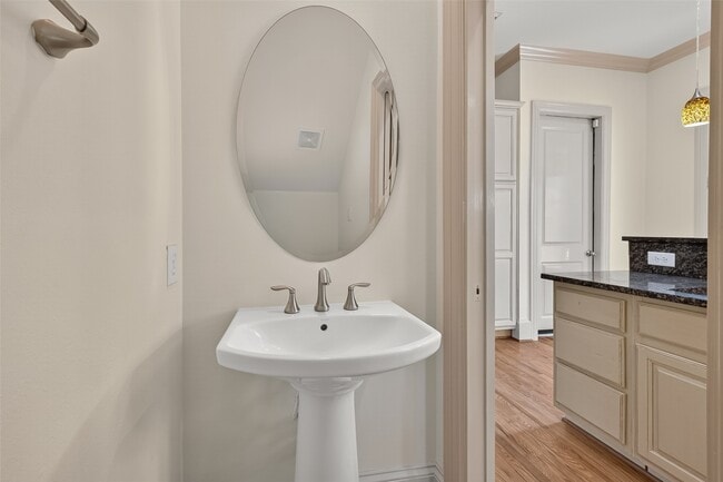 Building Photo - 931 W 23rd St