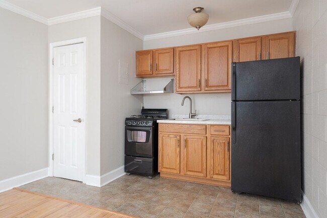 Building Photo - One Bedroom Across From Walking & Biking Trails in Fisher Park - Water & Parking Included