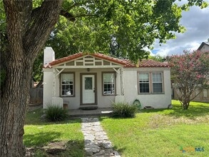Building Photo - 1030 Cole Ave
