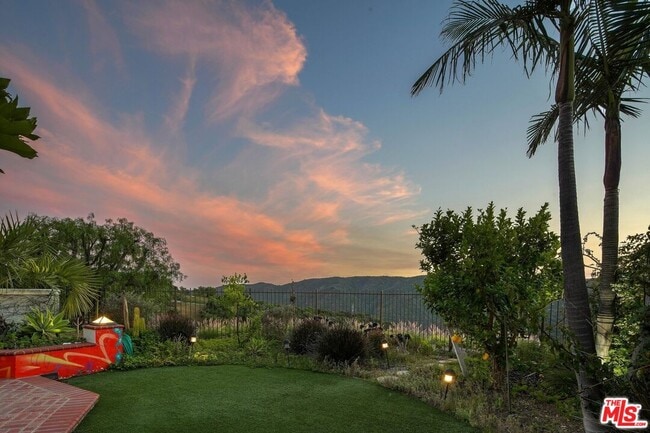 Building Photo - 2305 Canyonback Rd