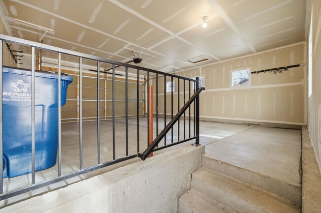 Building Photo - Meticulously maintained 4-bedroom, 3.5-bath  Townhouse In the Heart of Highlands Ranch!