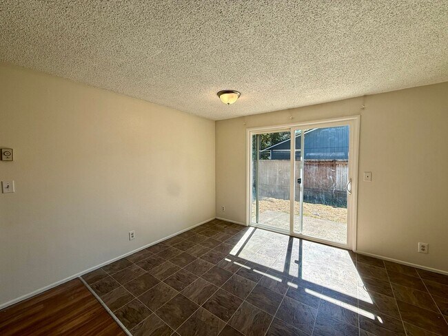 Building Photo - 6374f