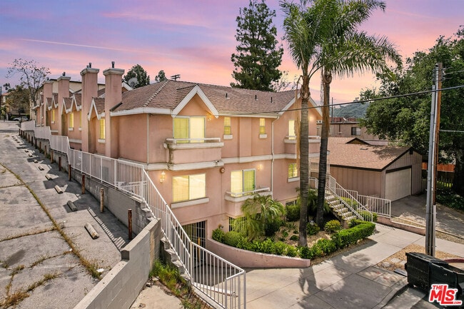 Building Photo - 10128 Hillhaven Ave