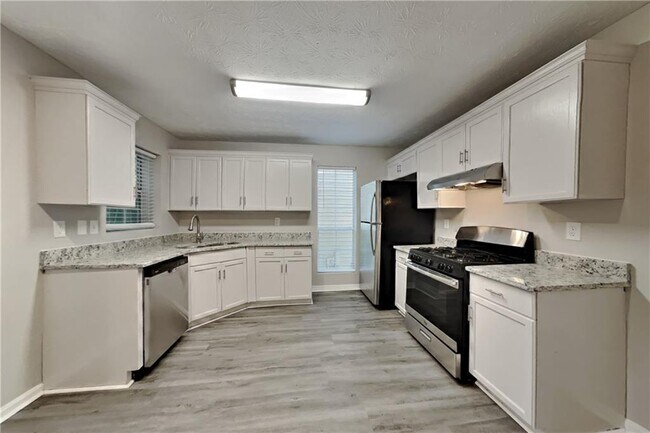 Building Photo - 5105 N Bridges Dr