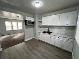 Building Photo - 4114 Pingree St