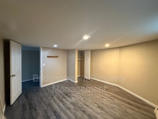 Building Photo - 56 Telford Ave