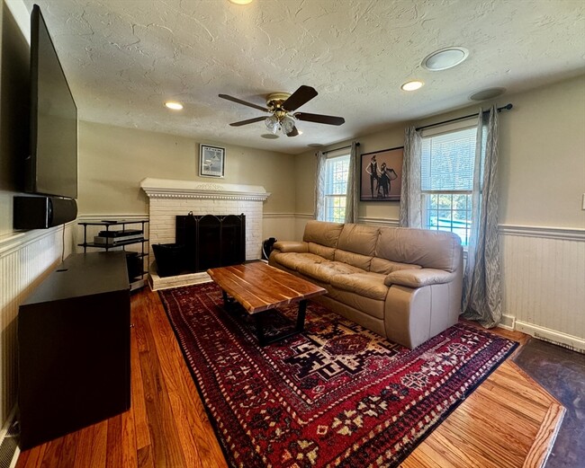 Building Photo - 6 Squire Way