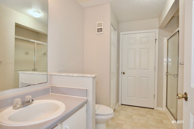 Building Photo - 827 Camargo Way