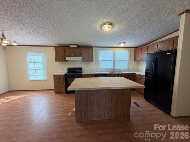 Building Photo - 7141 Lingerfelt Rd