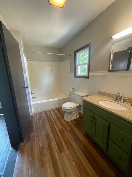 Full bath (downstairs) - 326 E Maynard Ave