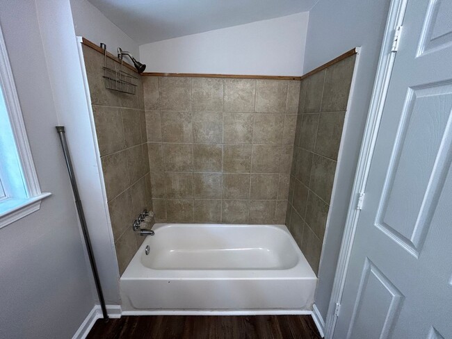 Building Photo - Updated 3/1 House in South Rome- $1,095