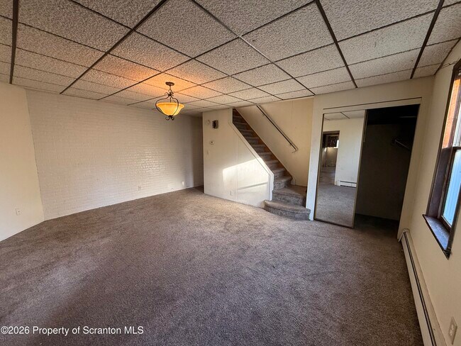 Building Photo - 947 Carmalt St