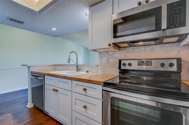 Building Photo - 508 Garland Cir