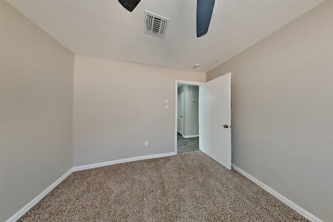 Building Photo - 5315 Derbyshire Dr