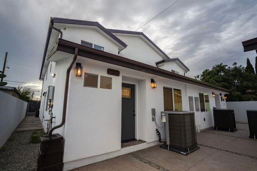 Building Photo - 1033 S Bonnie Beach Pl