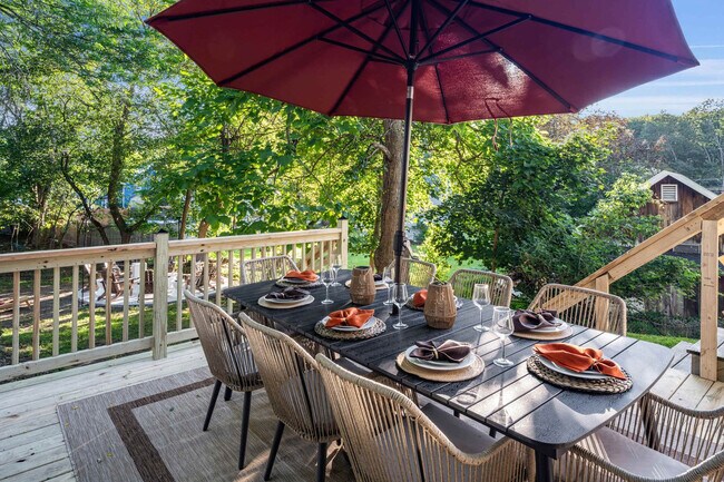 Building Photo - 52 Church St