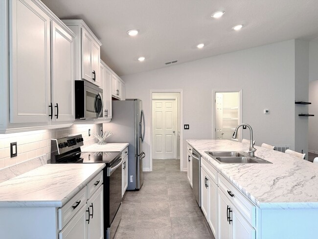 Building Photo - Beautiful 4-BR, 2-BA “Budget Friendly”– So...