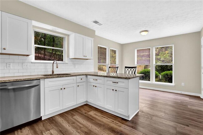 Building Photo - 10480 Summer Creek Dr