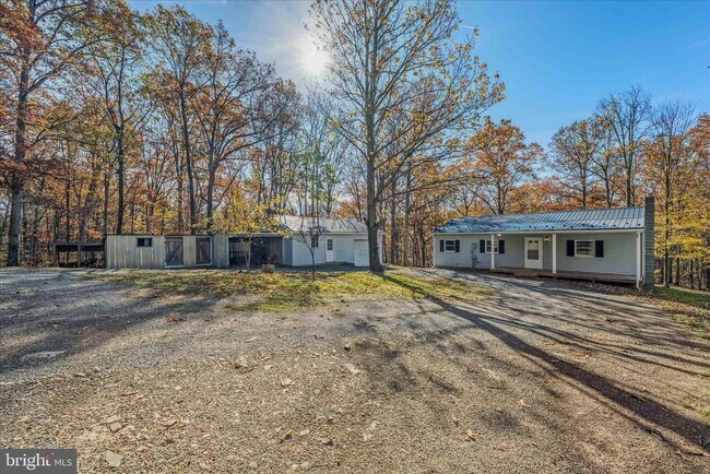 Building Photo - 438 Gloyd Ln