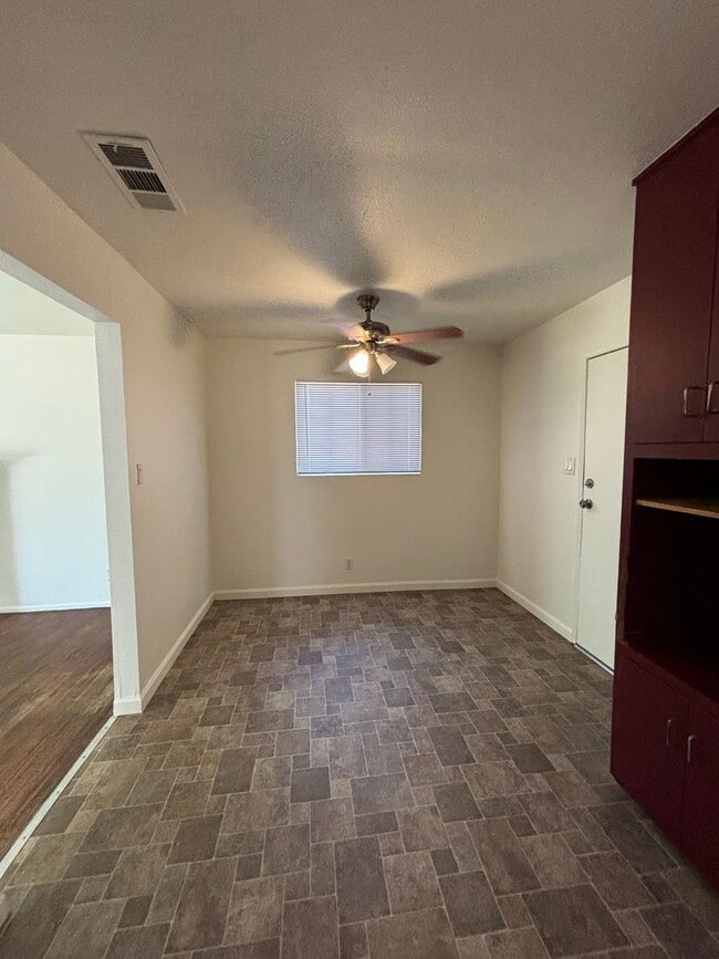 Building Photo - Spacious 3BD/2BA Home with Great Features!