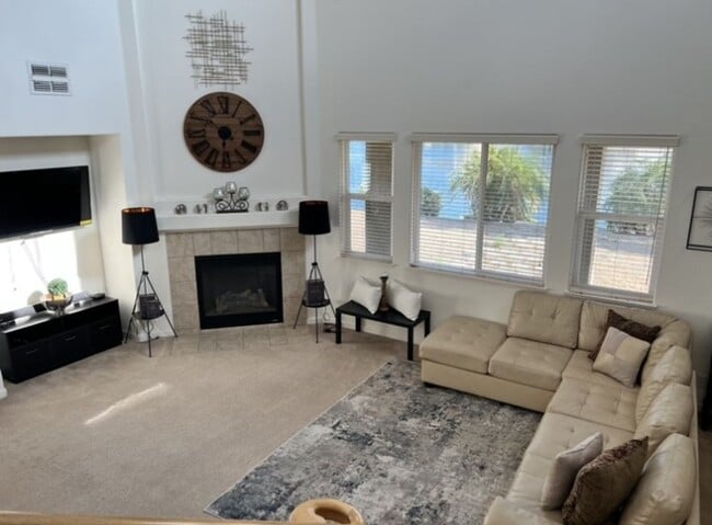 Building Photo - Luxury LAKEFRONT property!!!