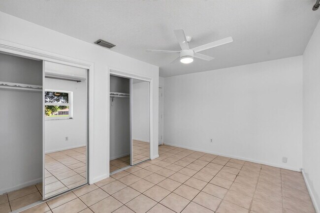 Building Photo - 4760 Bison St