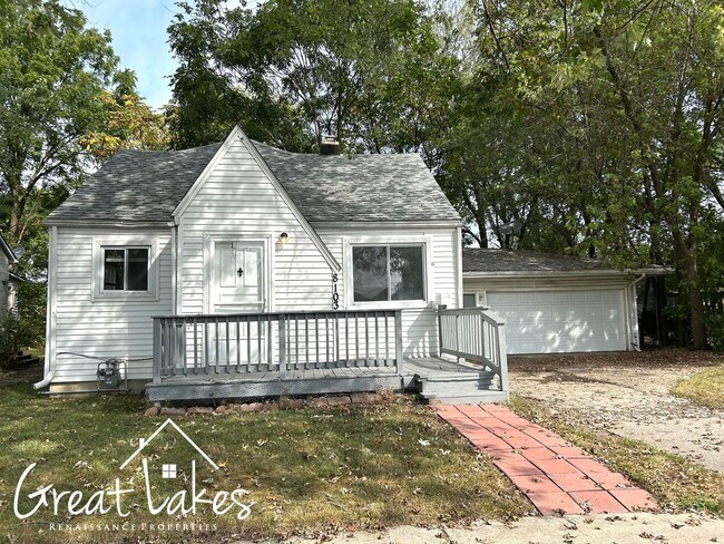 Primary Photo - Charming 3 Bedroom 1 Bathroom now availabl...