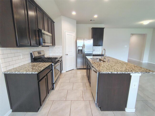 Building Photo - 18315 Pin Oak Lake Dr