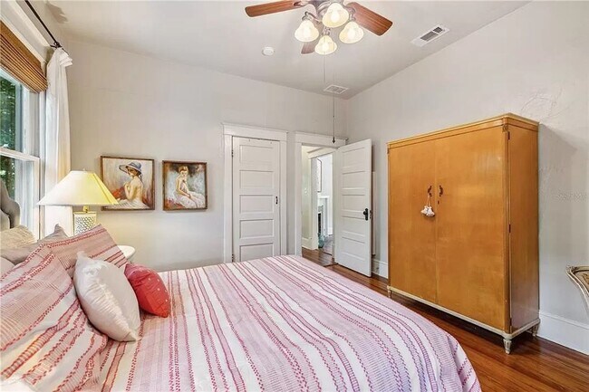 Building Photo - 2 Bed 2 Bath House in Duckpond with 2 Car Garage!