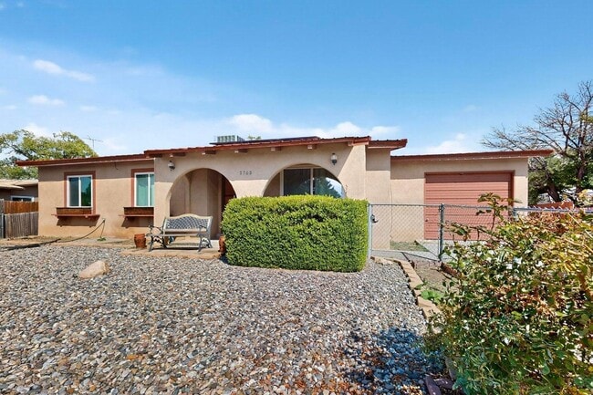 Building Photo - 2702 Avenida Del Sol