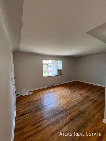 Building Photo - 2435 S Corona St