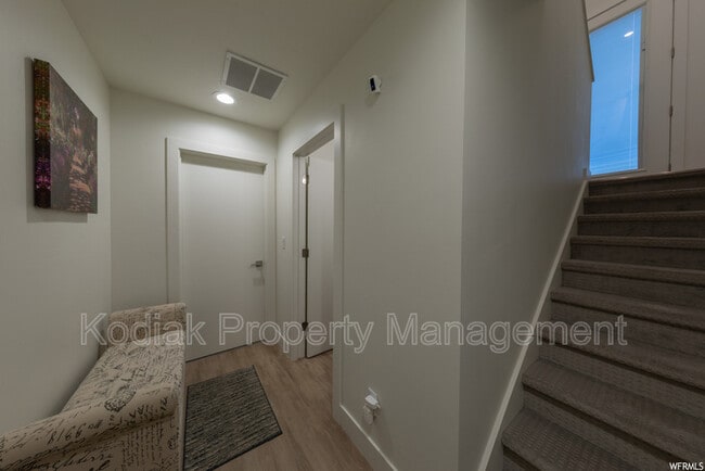 Building Photo - 1541 E Talo Ct
