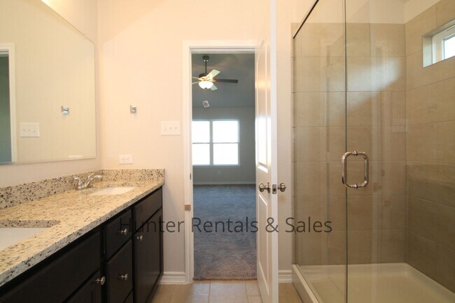 Building Photo - Temple North Gate Beauty!  Rent Reduced! Won't last long!