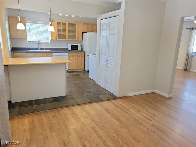 Building Photo - 1312 Darmak Dr