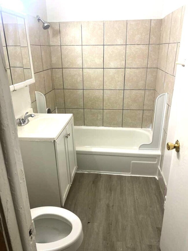 Building Photo - 4056 Bonhill Dr