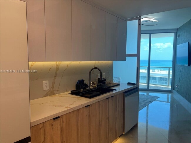 Building Photo - 3101 S Ocean Dr