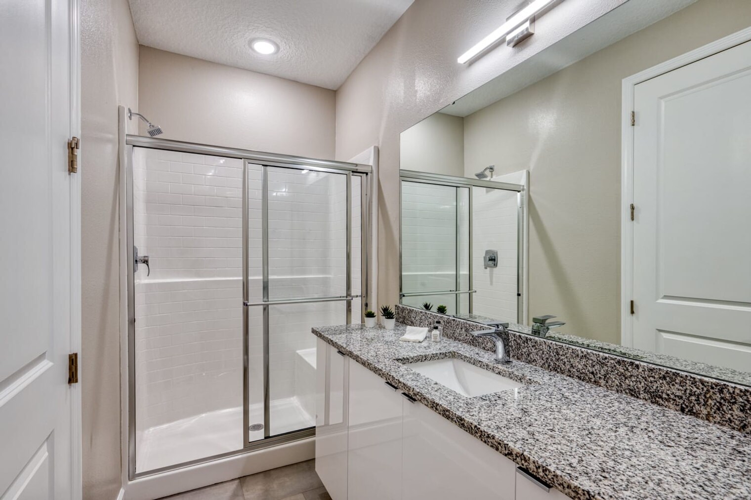 Building Photo - 8013 Formosa Vly Pl