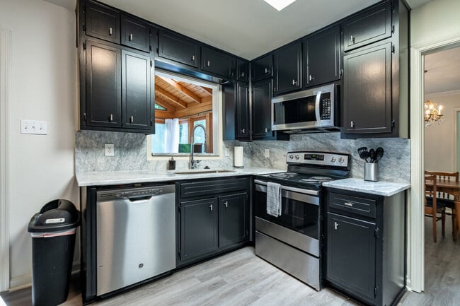 Building Photo - 2431 Weatherford Ct