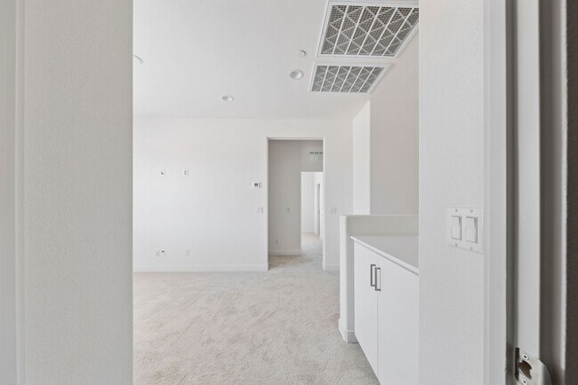 Building Photo - 35923 Hinkey St
