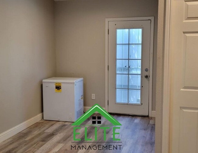 Building Photo - Beautiful 3-bedroom & 3 bathroom Home