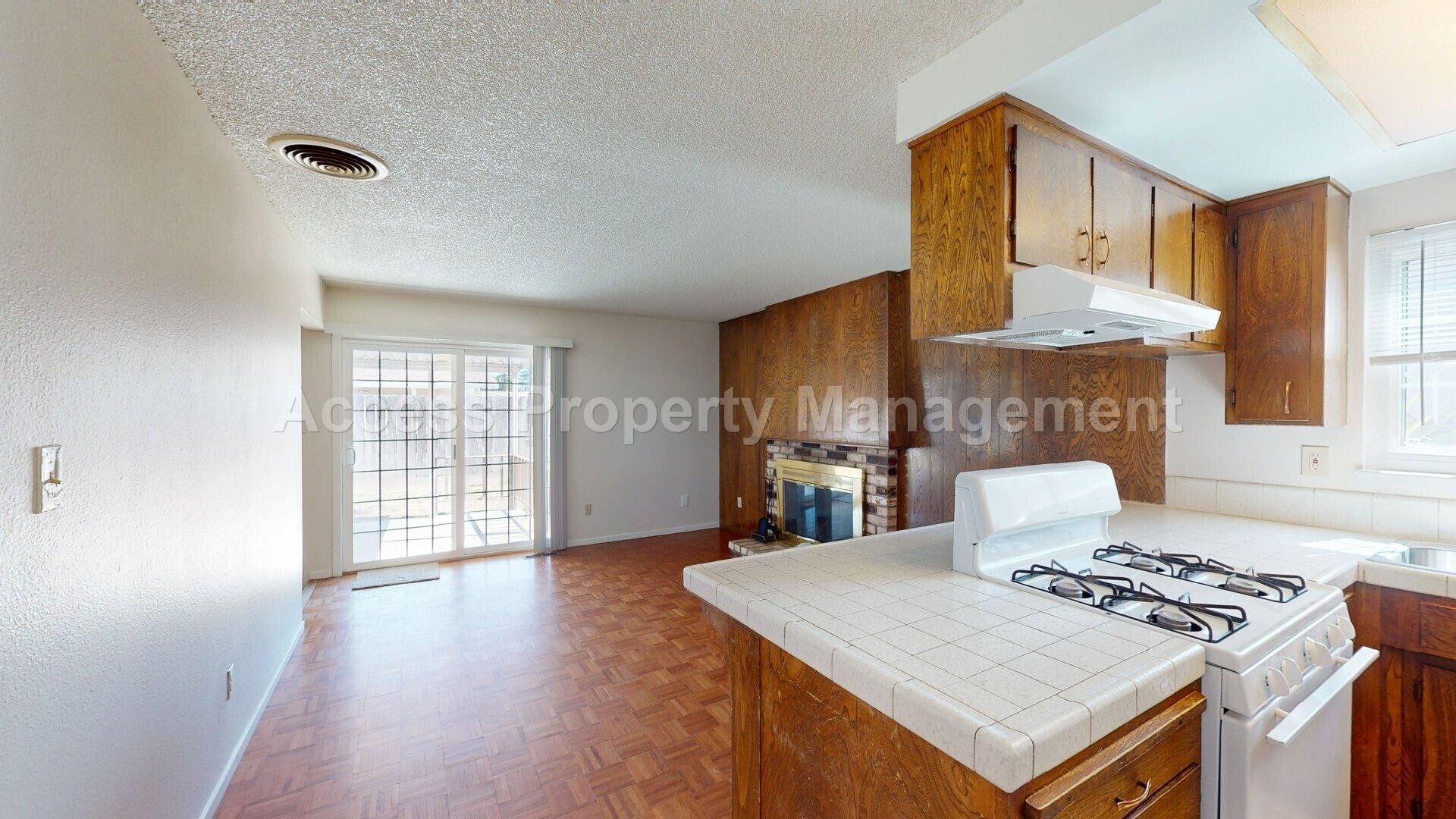 Building Photo - 1441 Montclair Dr