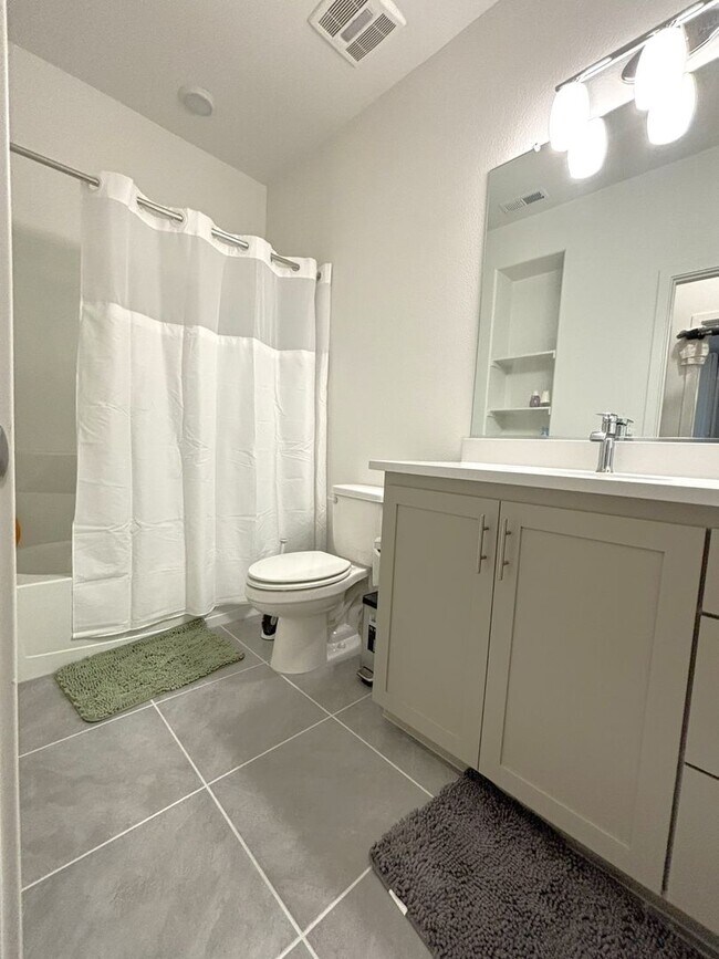 Building Photo - 412 Arc Ct