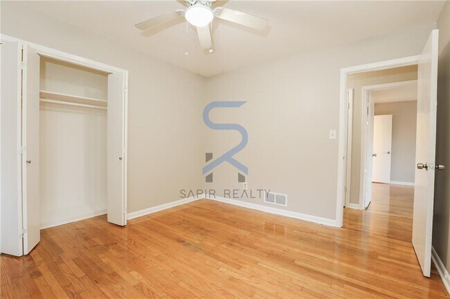 Building Photo - 507 Menefee St