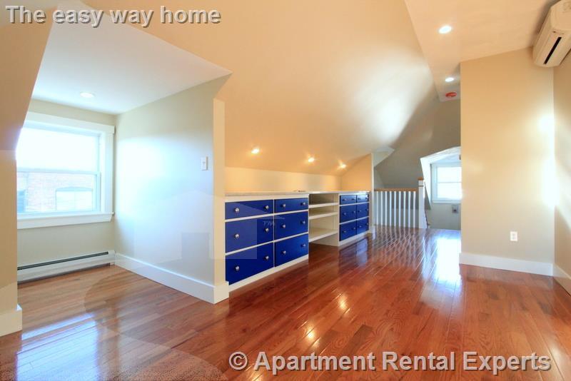 Building Photo - 119 Central St