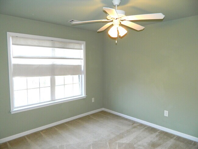 Building Photo - 1101 Brighton Dr