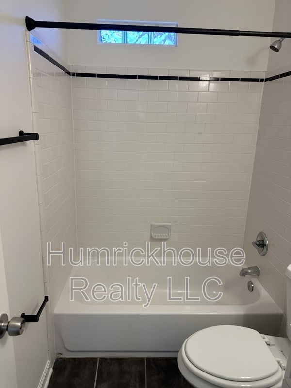 Building Photo - 5225 Valley Stream Rd